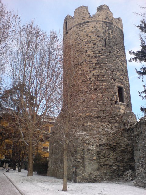La torre Tourneuve in Via Monte Solarolo