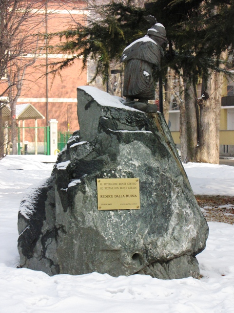 Piazza Battaglione Cervino statua